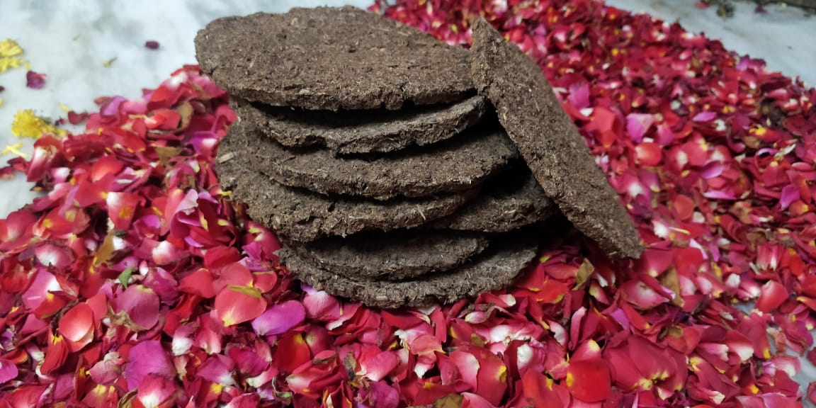 Pidakalu (cow-dung cakes)